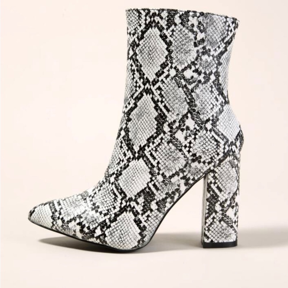 Size 6  snake skin boots - Picture 5 of 10